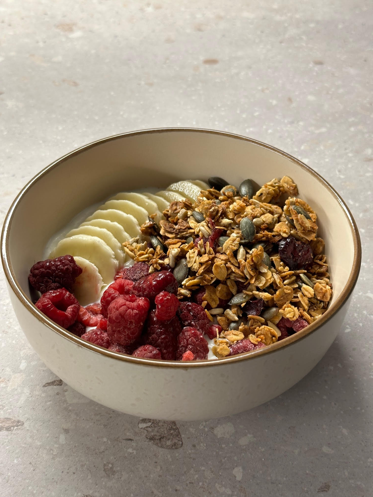 Granola utan nötter frukostmackan